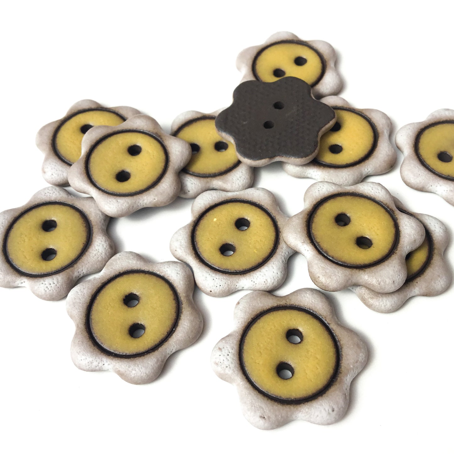 ‘Floral Darlings' Black Stoneware Button - Antique White & Yellow 7/8"