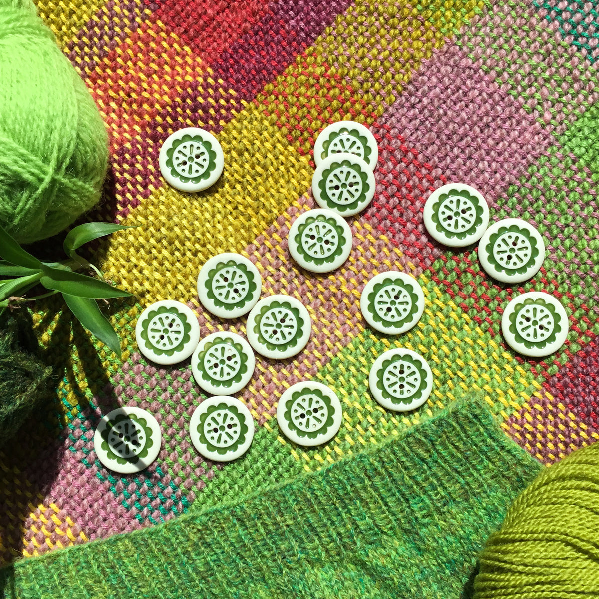 Scalloped Flower Porcelain Button  ‘Green Thumb’  1"