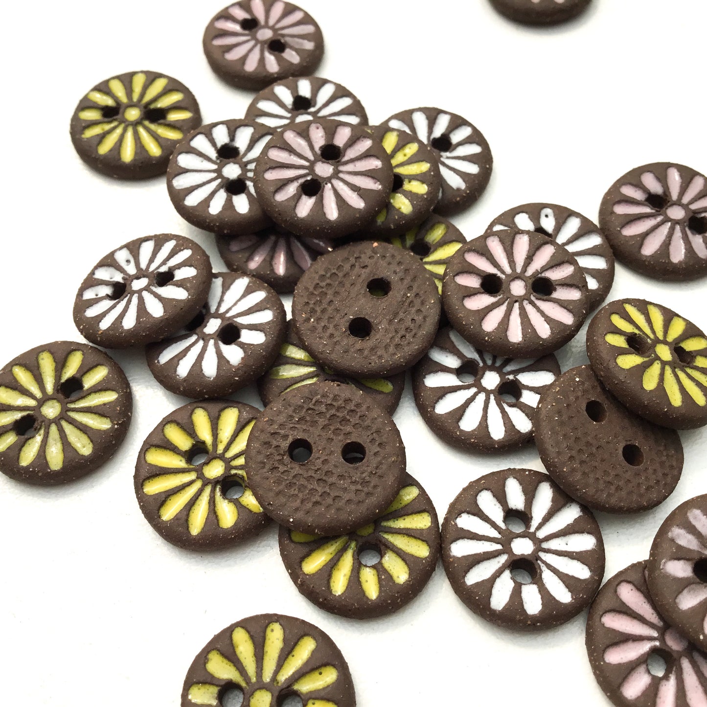 Daisy Buttons on Rustic Black Clay - 9/16"